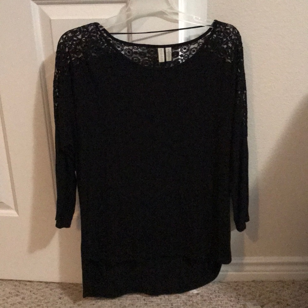 Black quarter sleeve top